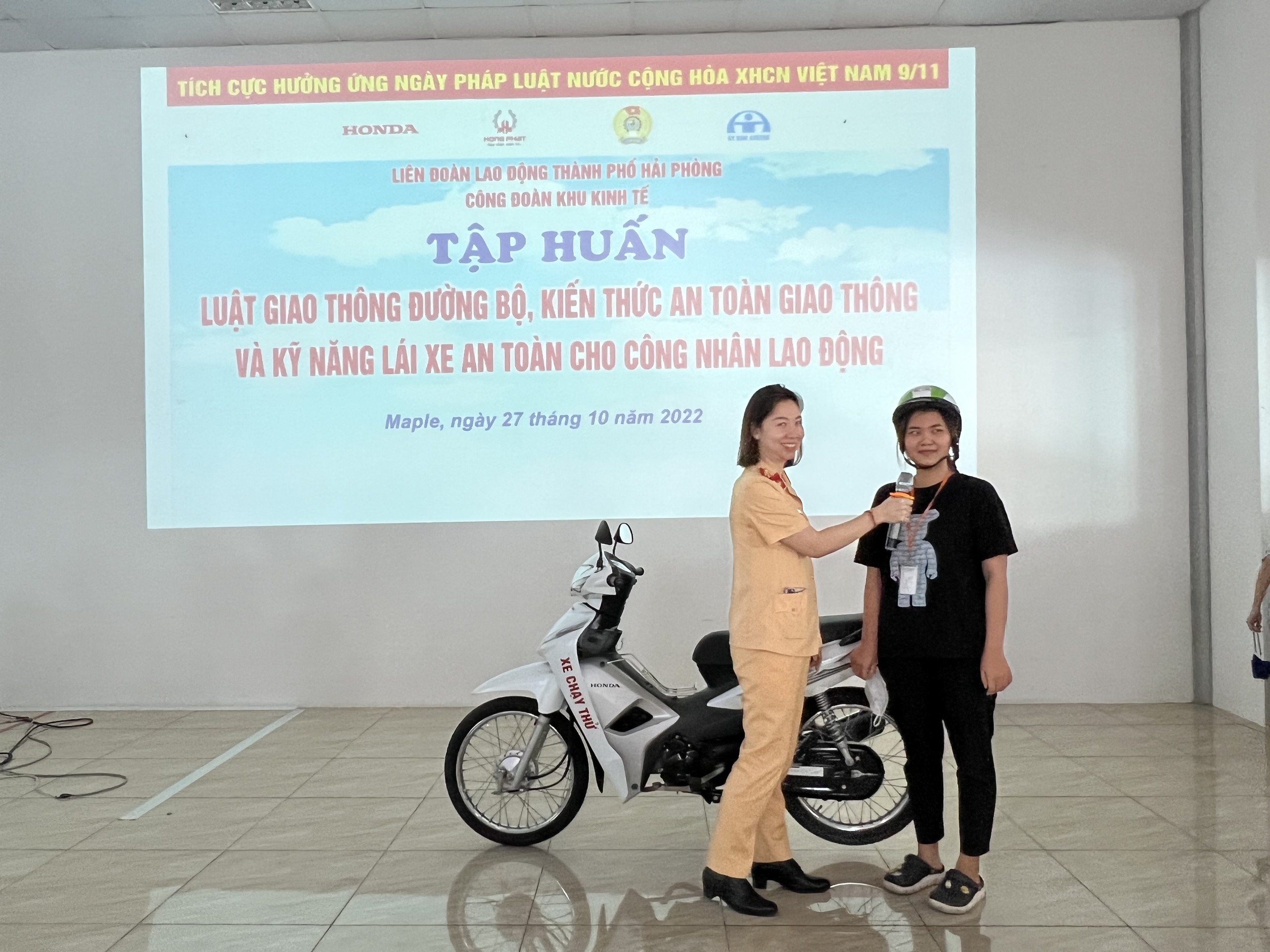 Tuyên truyền an toàn giao thông cho gần 150 công nhân, người lao động  Công ty TNHH Maple - khu công nghiệp VSIP